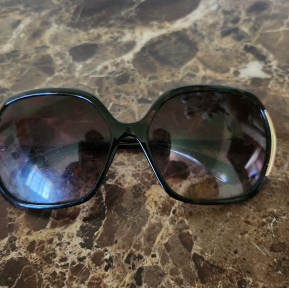 GUC Marc Jacob's Sunglasses Has a Glare on Lens - Picture 2 of 10